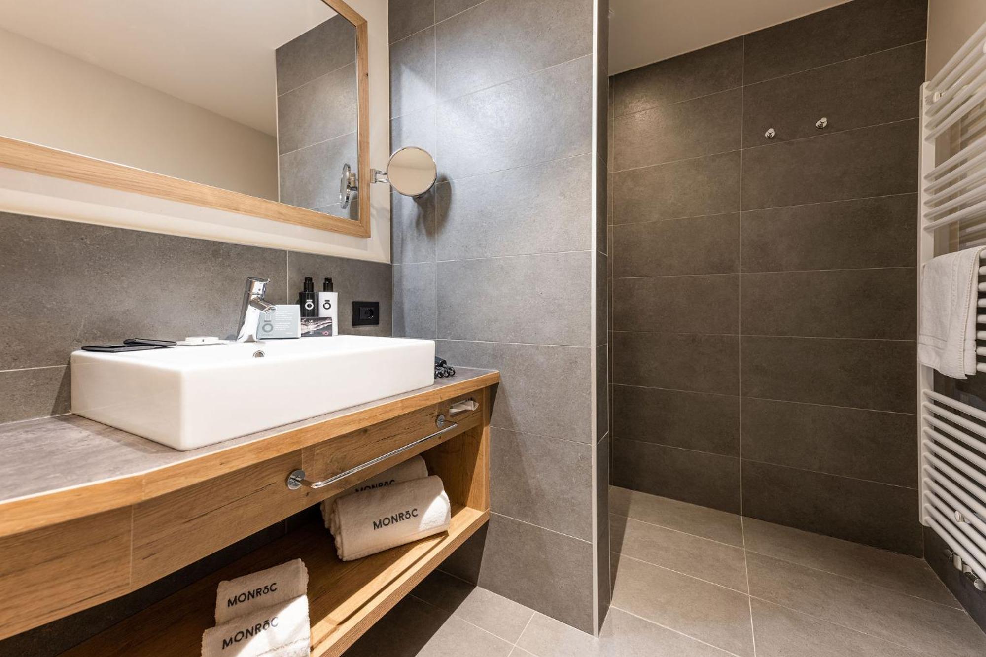 Monroc Hotel Комецадура Екстериор снимка