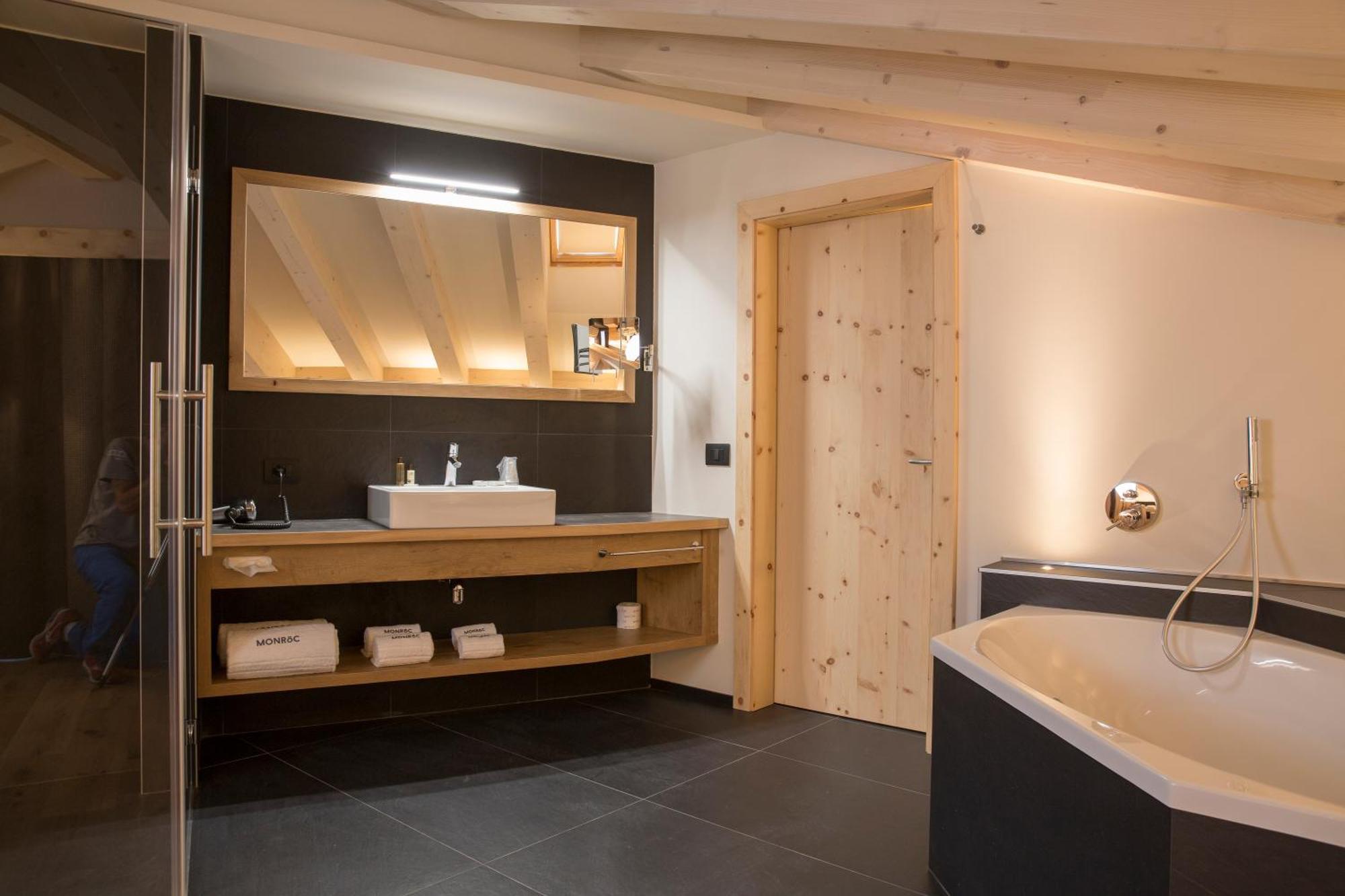 Monroc Hotel Комецадура Екстериор снимка