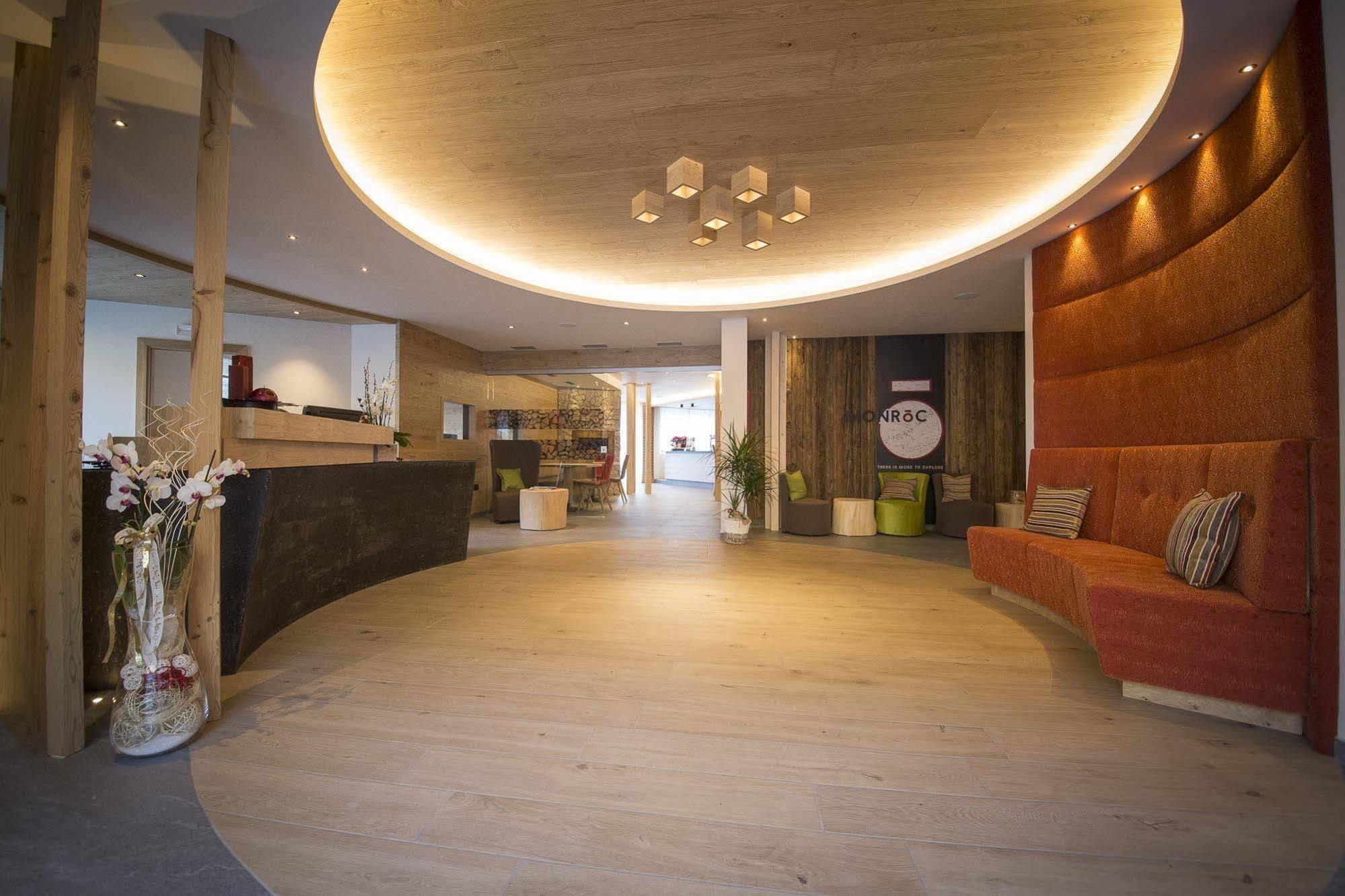 Monroc Hotel Комецадура Екстериор снимка