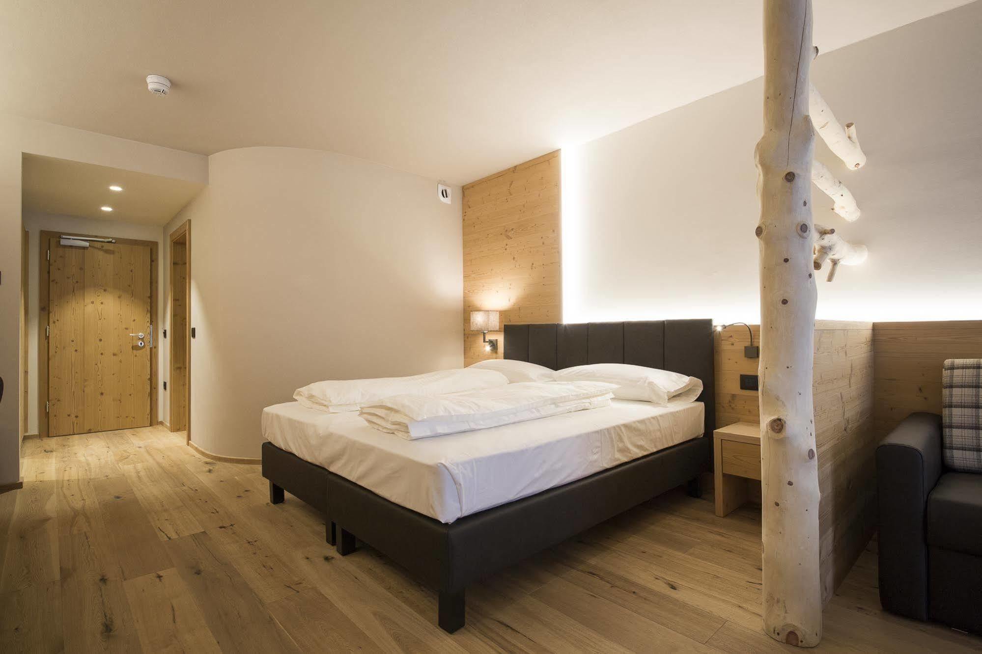 Monroc Hotel Комецадура Екстериор снимка