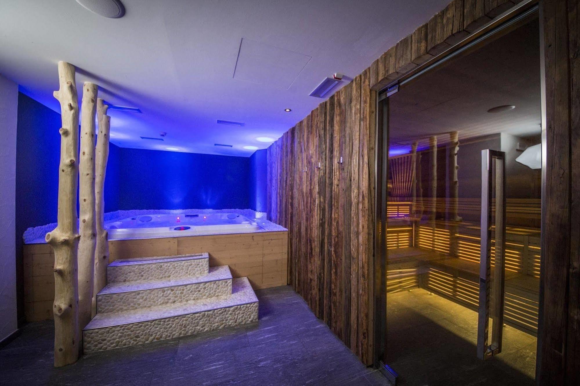 Monroc Hotel Комецадура Екстериор снимка